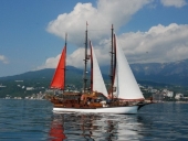 Фото арендуемой яхты Валеанна на сайте kater-yahta.ru